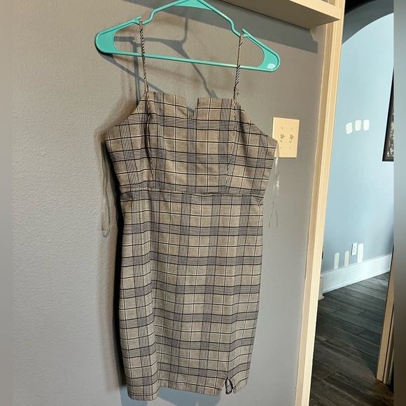 NWOT Front Notch Plaid Mini Dress Size 13 - Picture 4 of 7